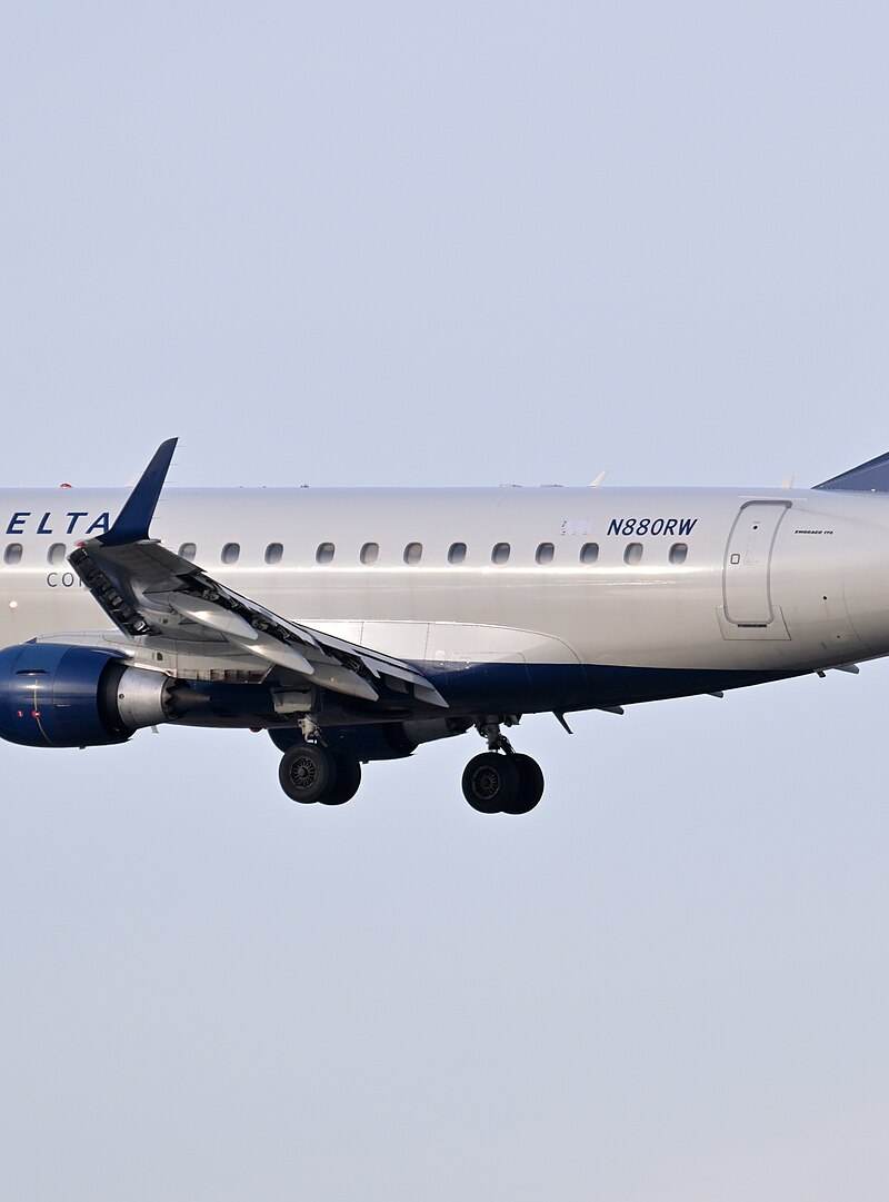 N880RW - Embraer