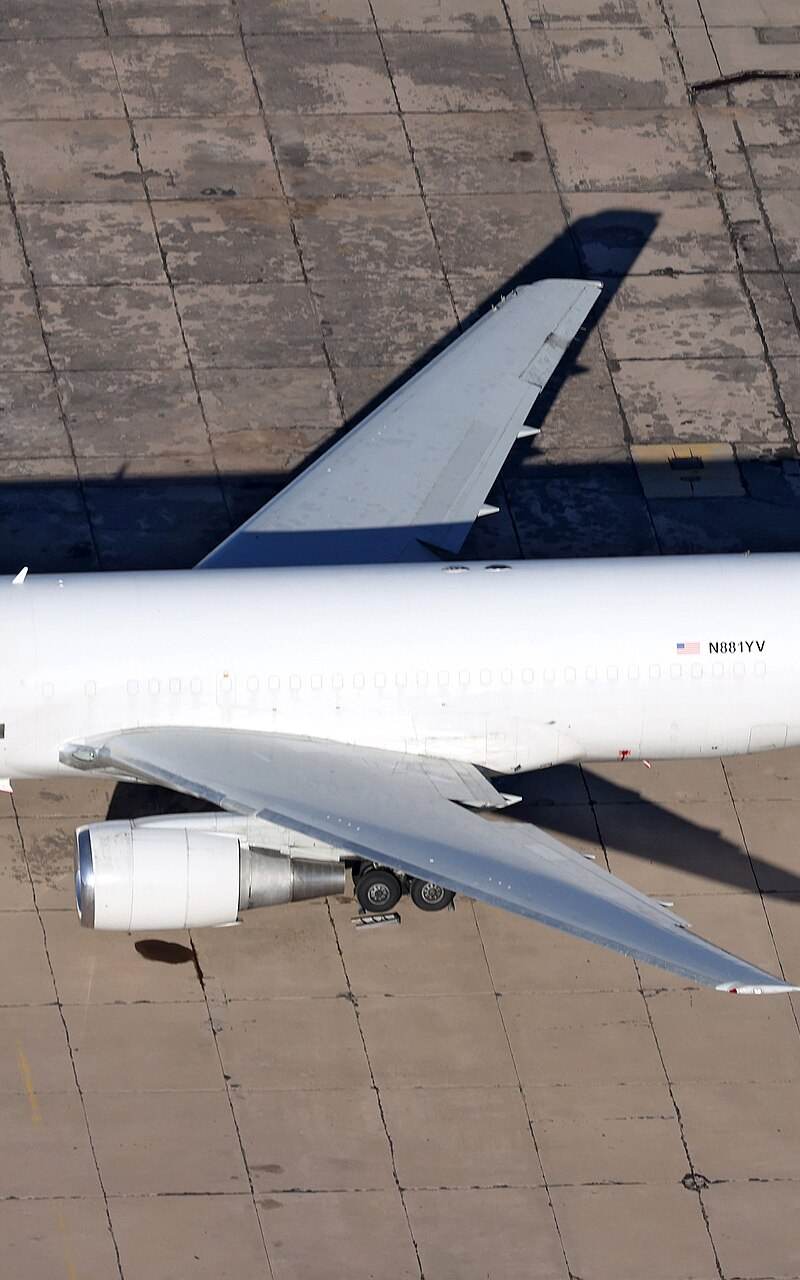 N881YV - Twin-engine aircraft