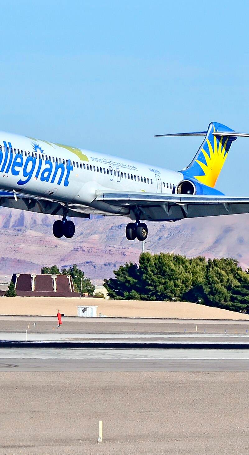 N884GA - Douglas