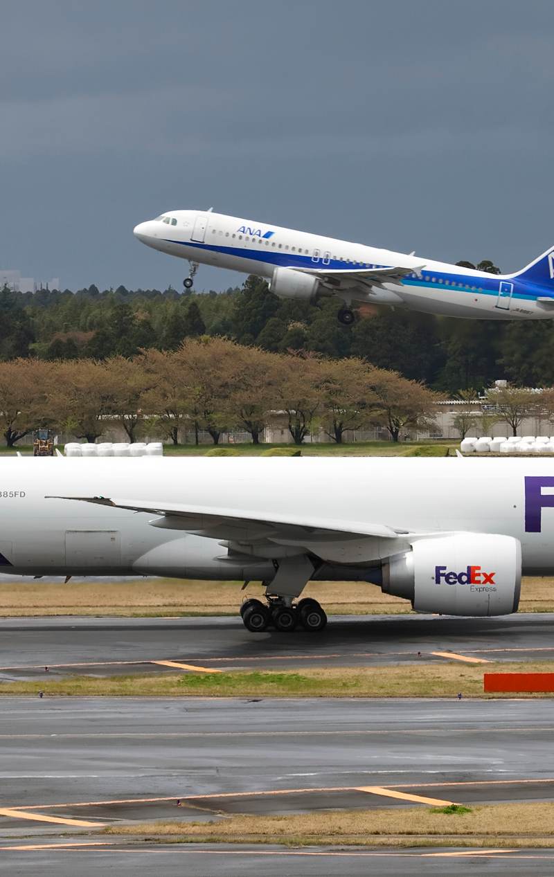 N885FD - Twin-engine aircraft