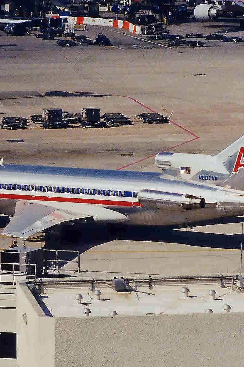 N887AA - Boeing