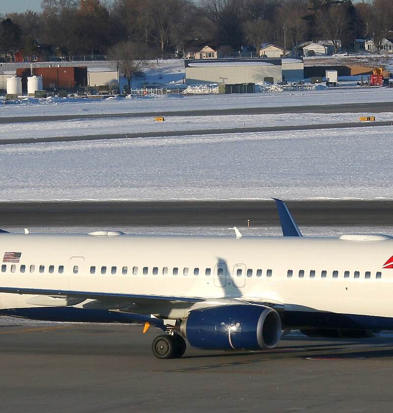 N887DN - Twin-engine aircraft