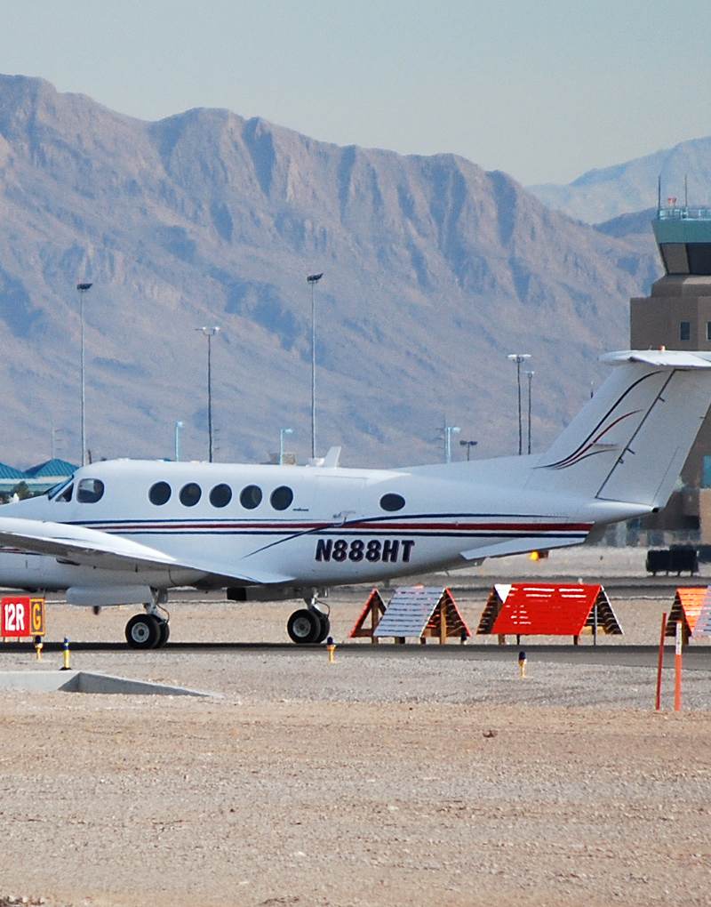 N888HT - Twin-engine aircraft
