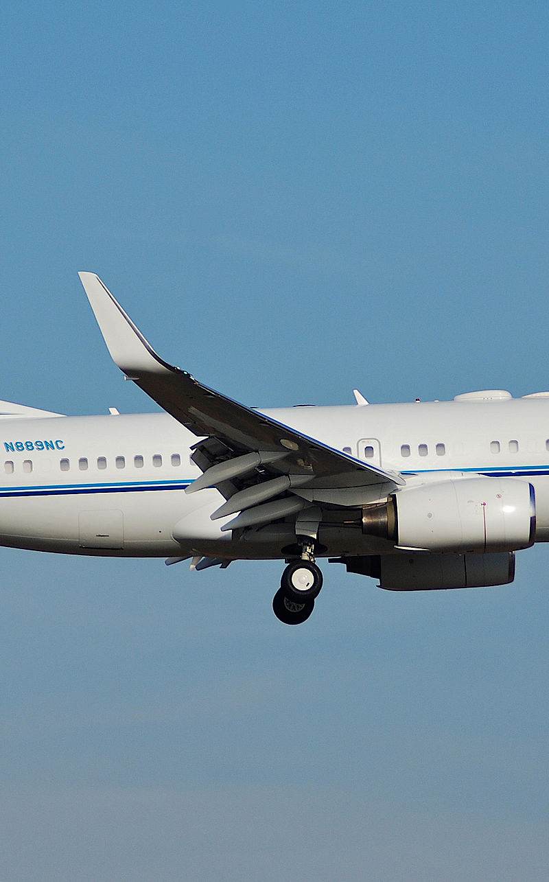 N889NC - Twin-engine aircraft