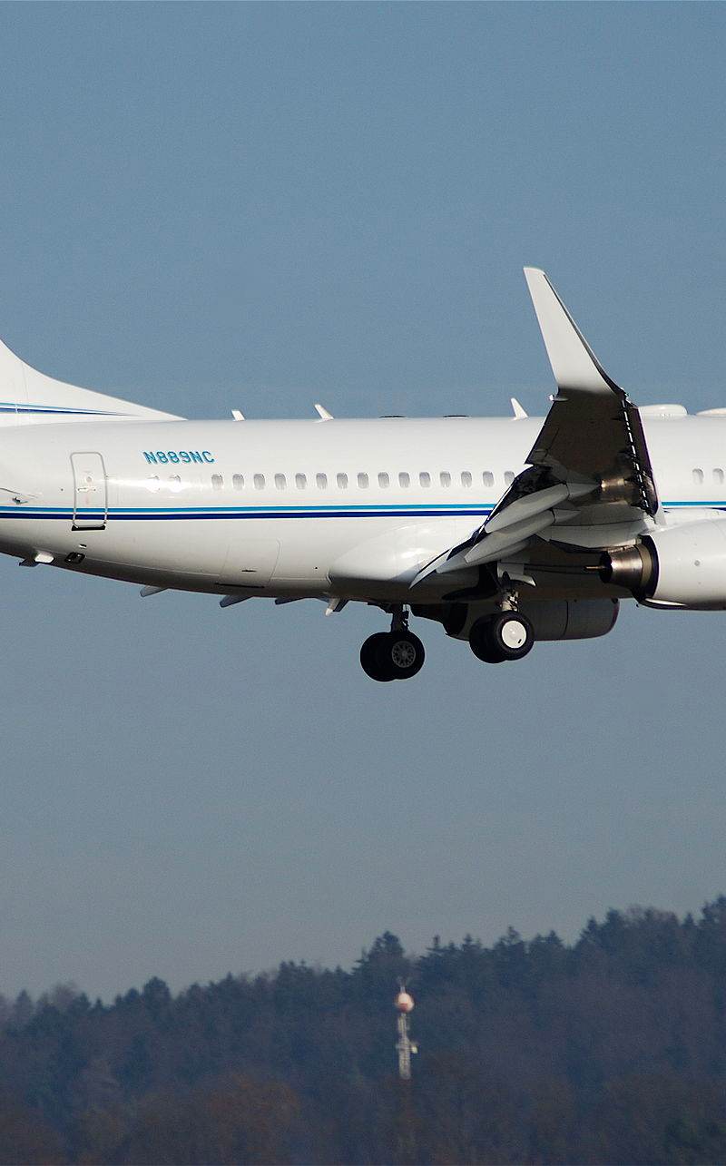N889NC - Twin-engine aircraft