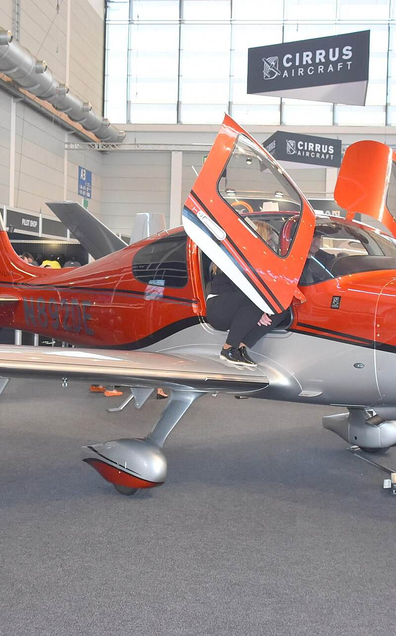 N892DE - Cirrus