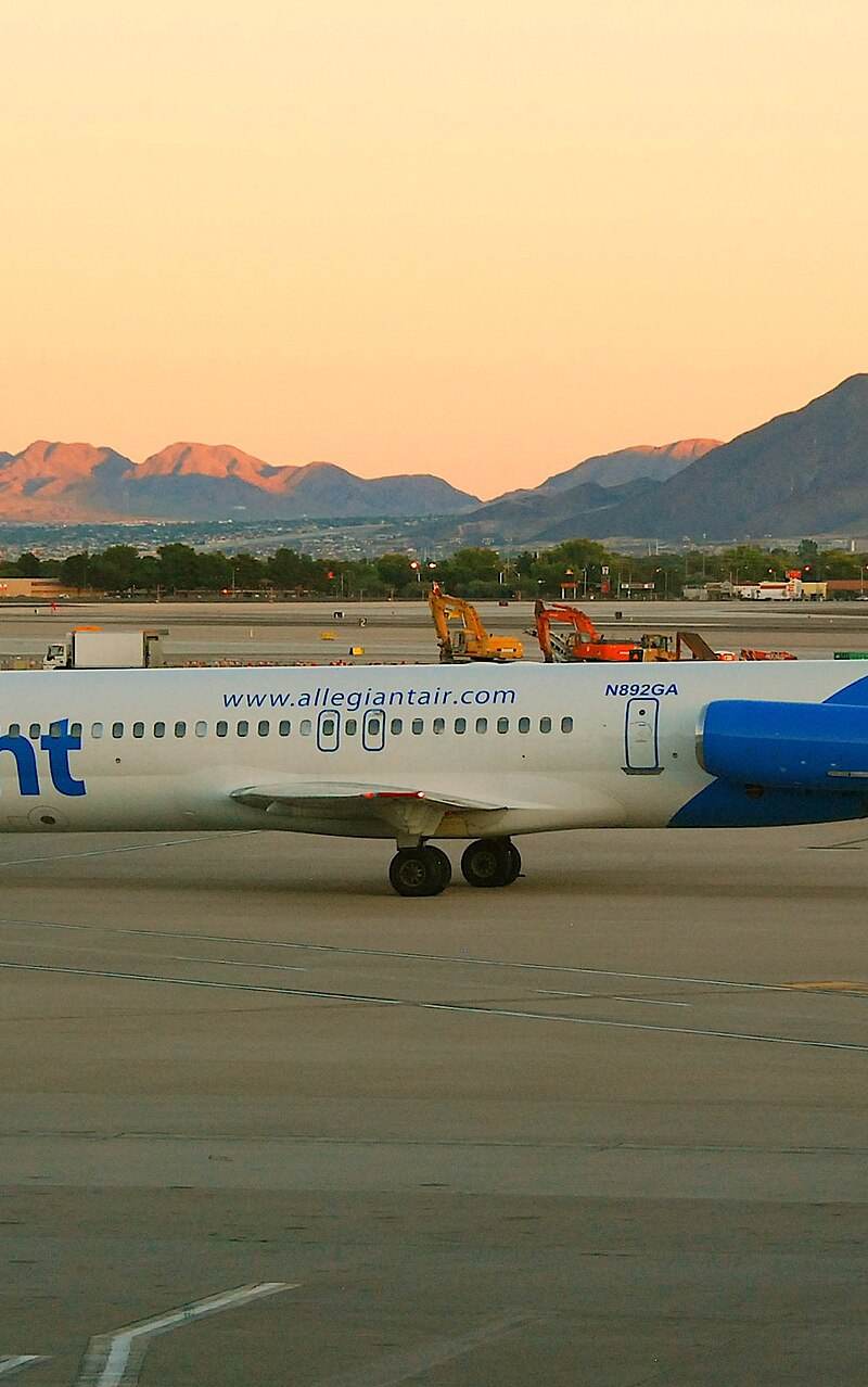 N892GA - Twin-engine aircraft