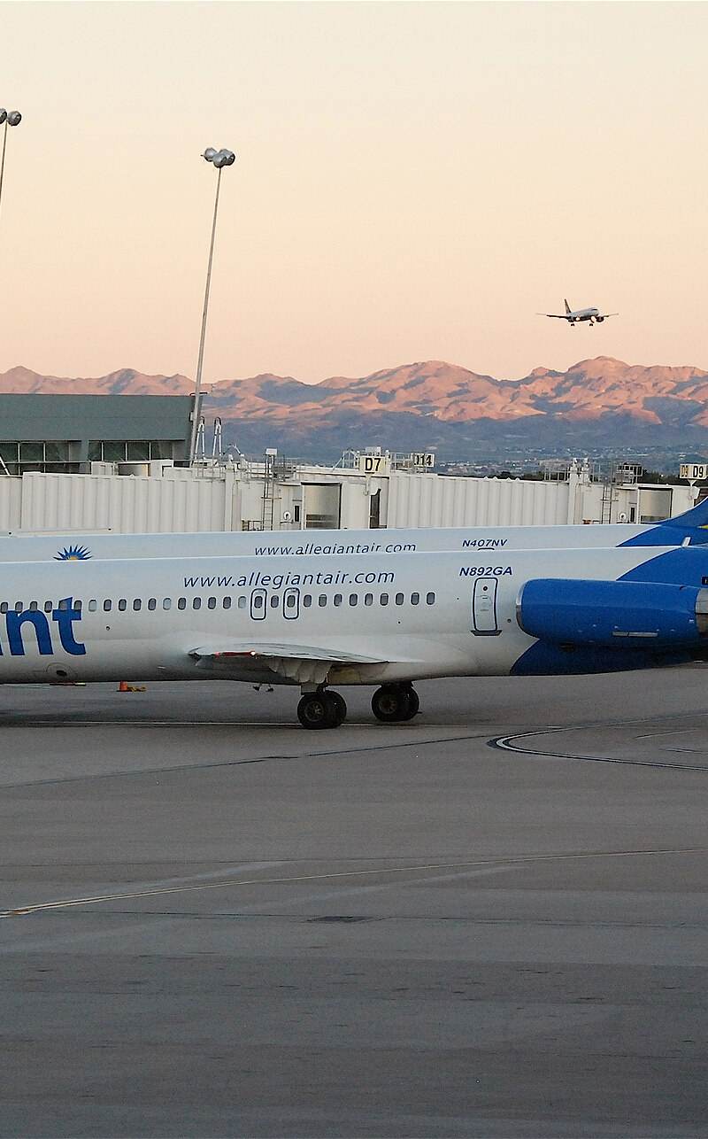 N892GA - Twin-engine aircraft