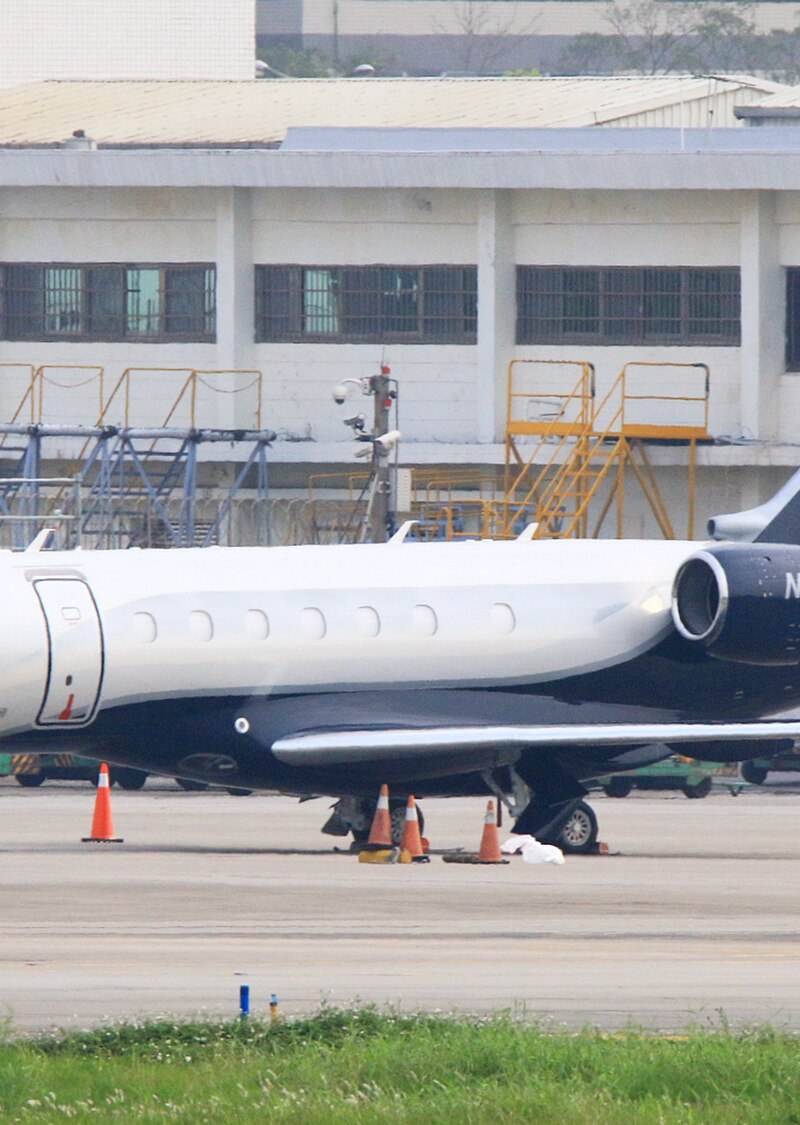 N895EE - Business jet