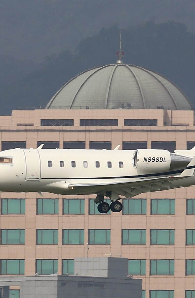 N898DL - Business jet