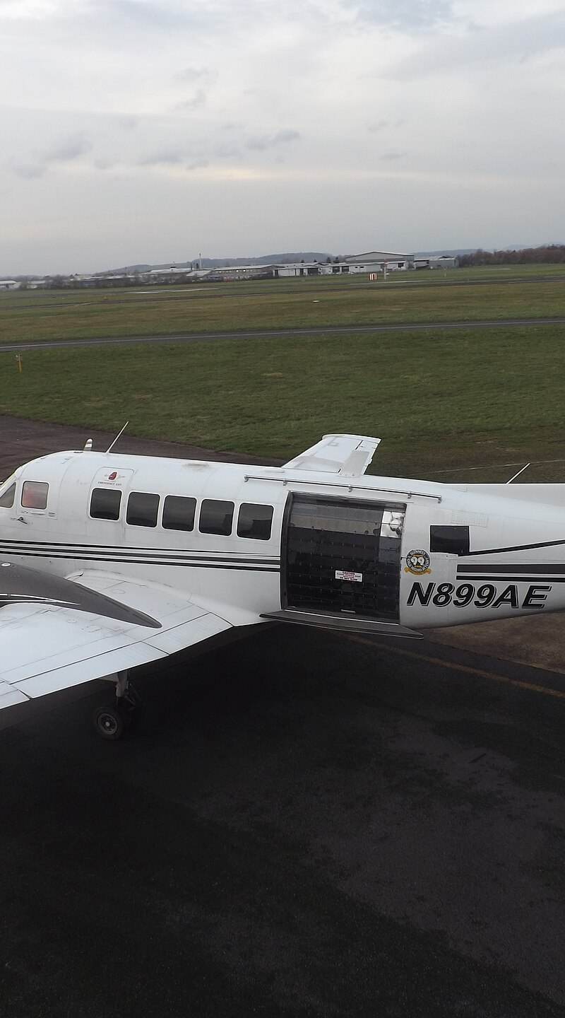 N899AE - Twin-engine aircraft