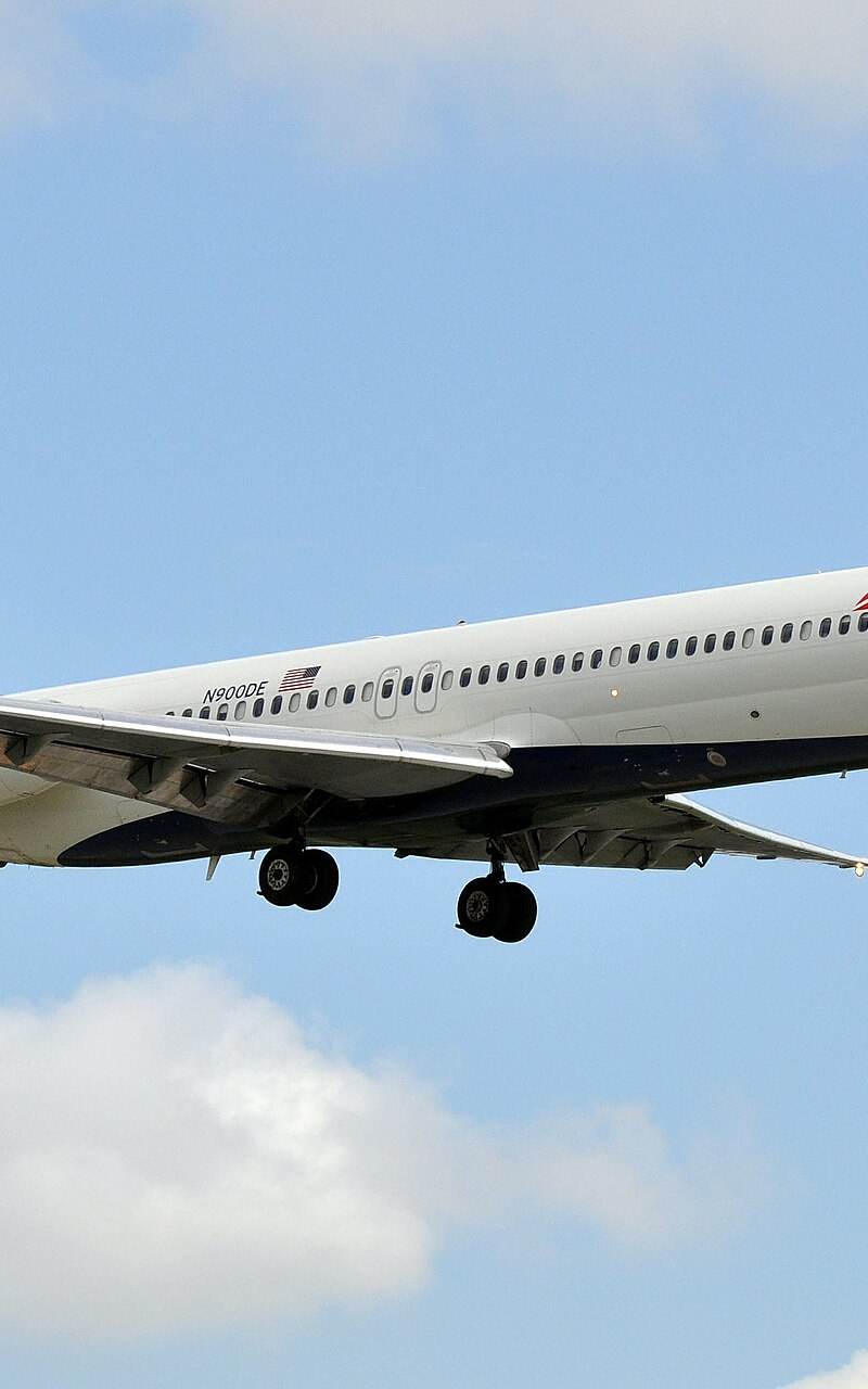 N900DE - Twin-engine aircraft
