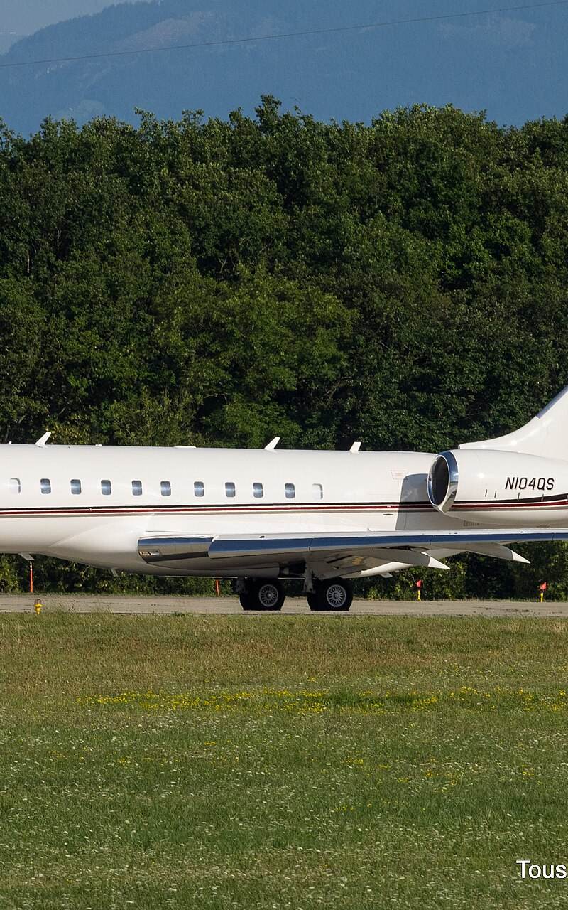 N104QS - Bombardier