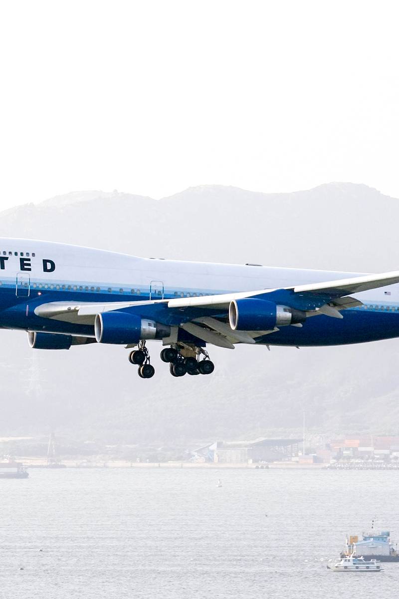 N104UA - Boeing