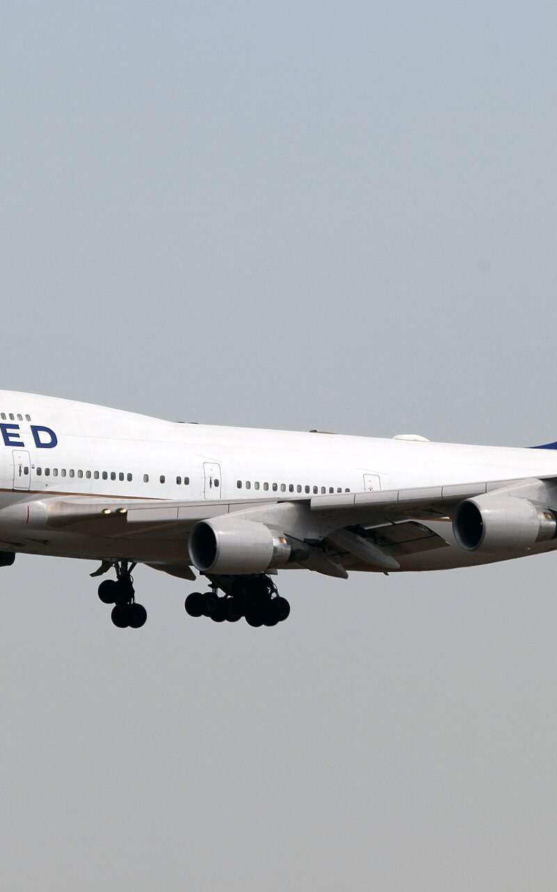 N104UA - Boeing