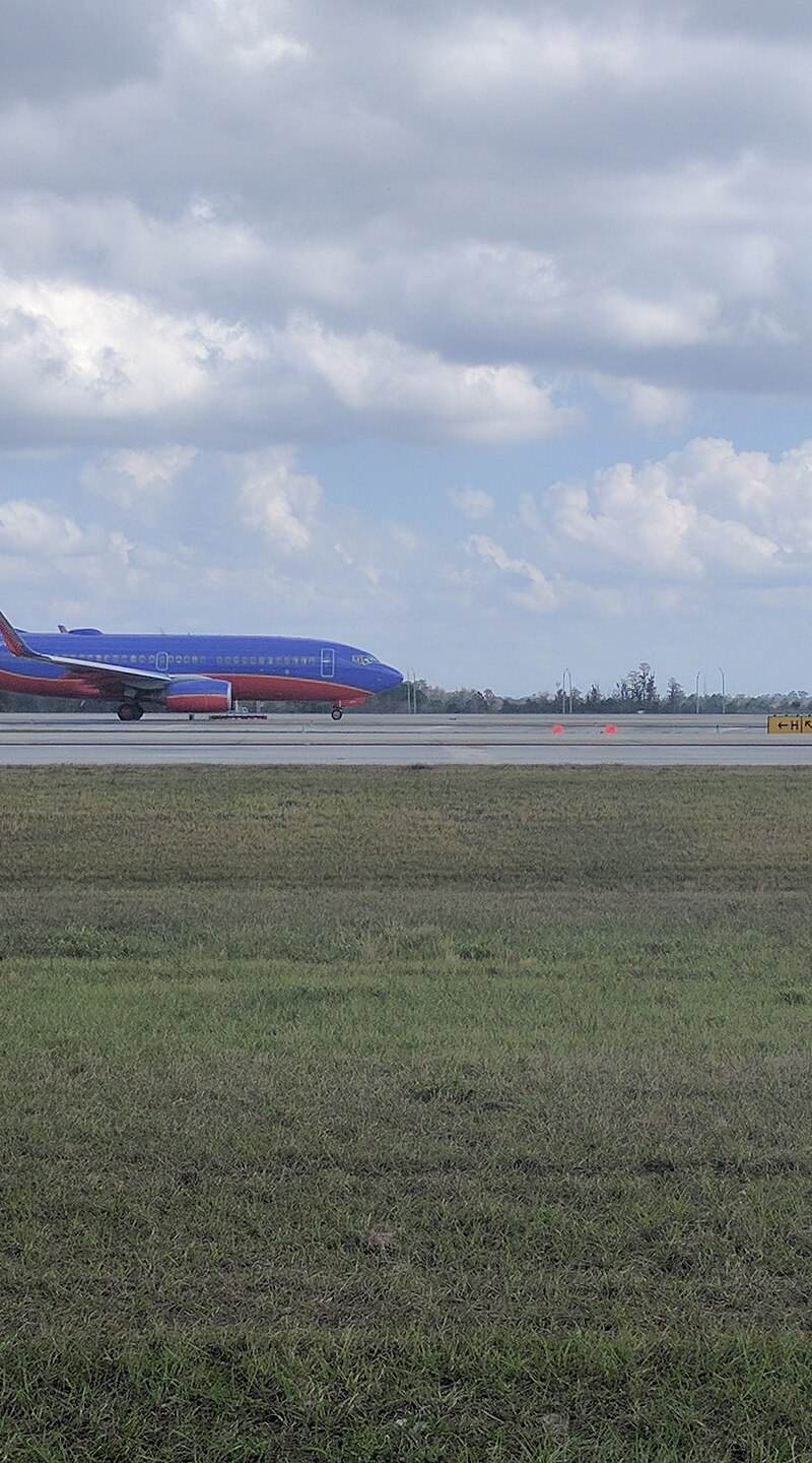 N900WN - Twin-engine aircraft
