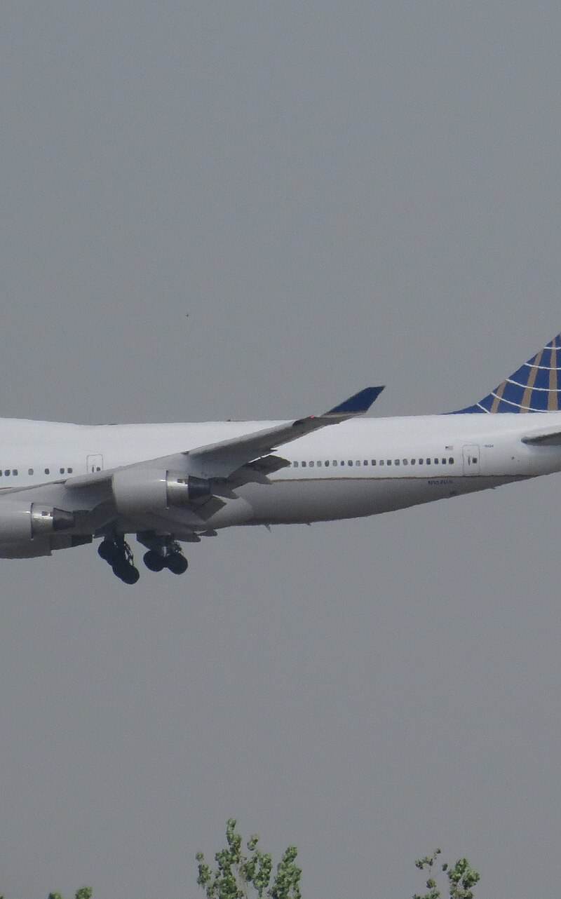 N104UA - Boeing