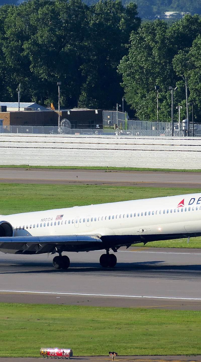 N901DA - Twin-engine aircraft