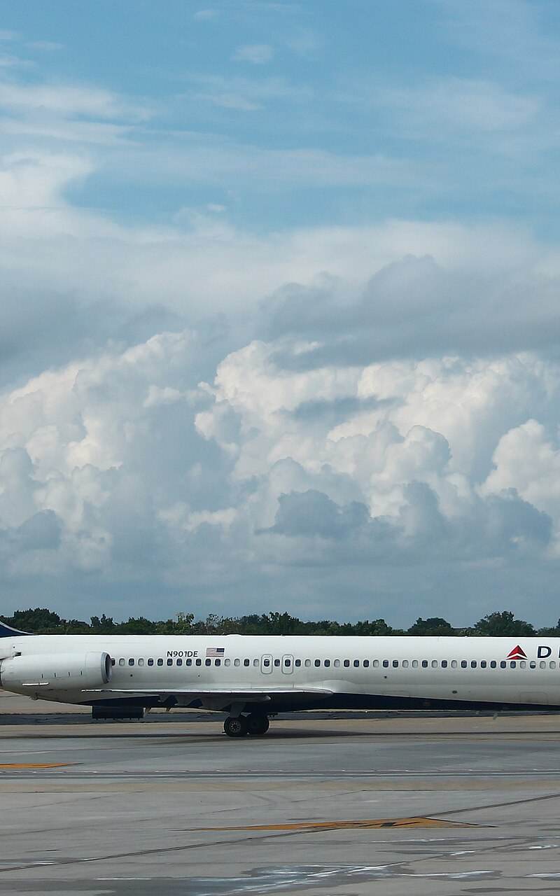 N901DE - Douglas
