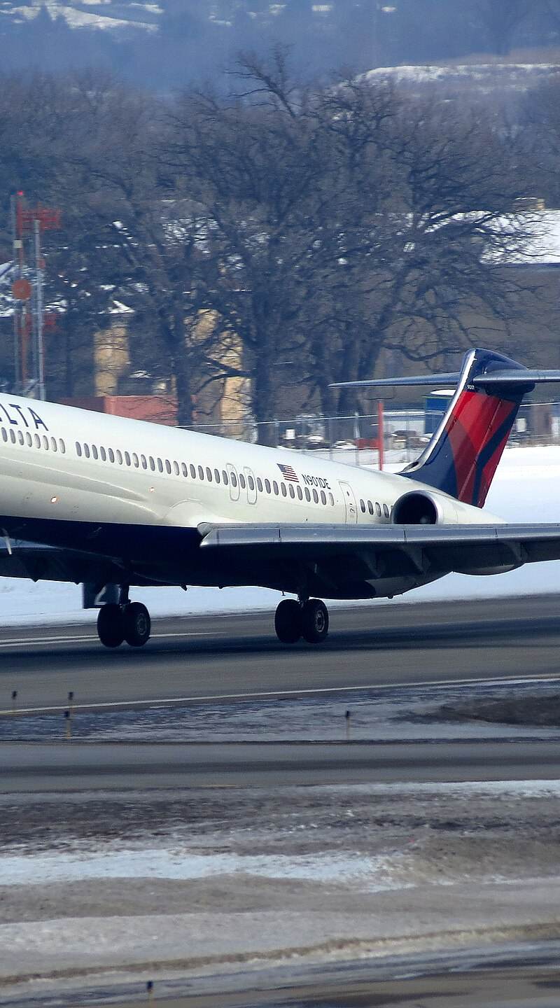 N901DE - Douglas