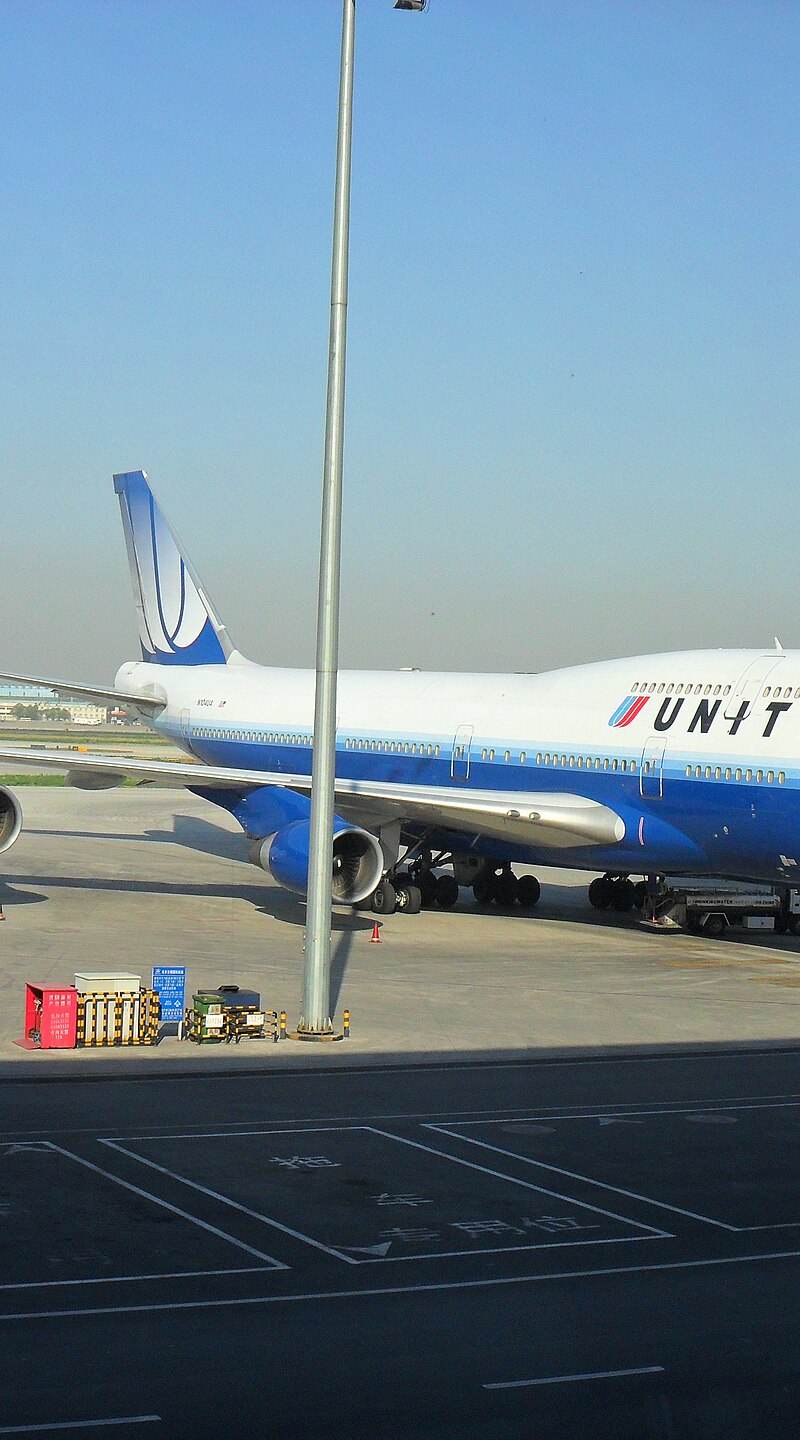 N104UA - Boeing