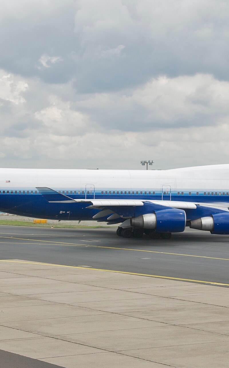 N104UA - Boeing