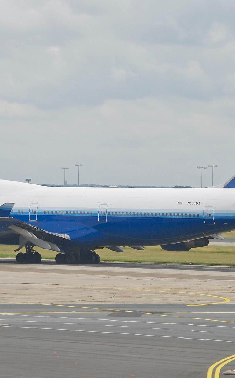 N104UA - Boeing
