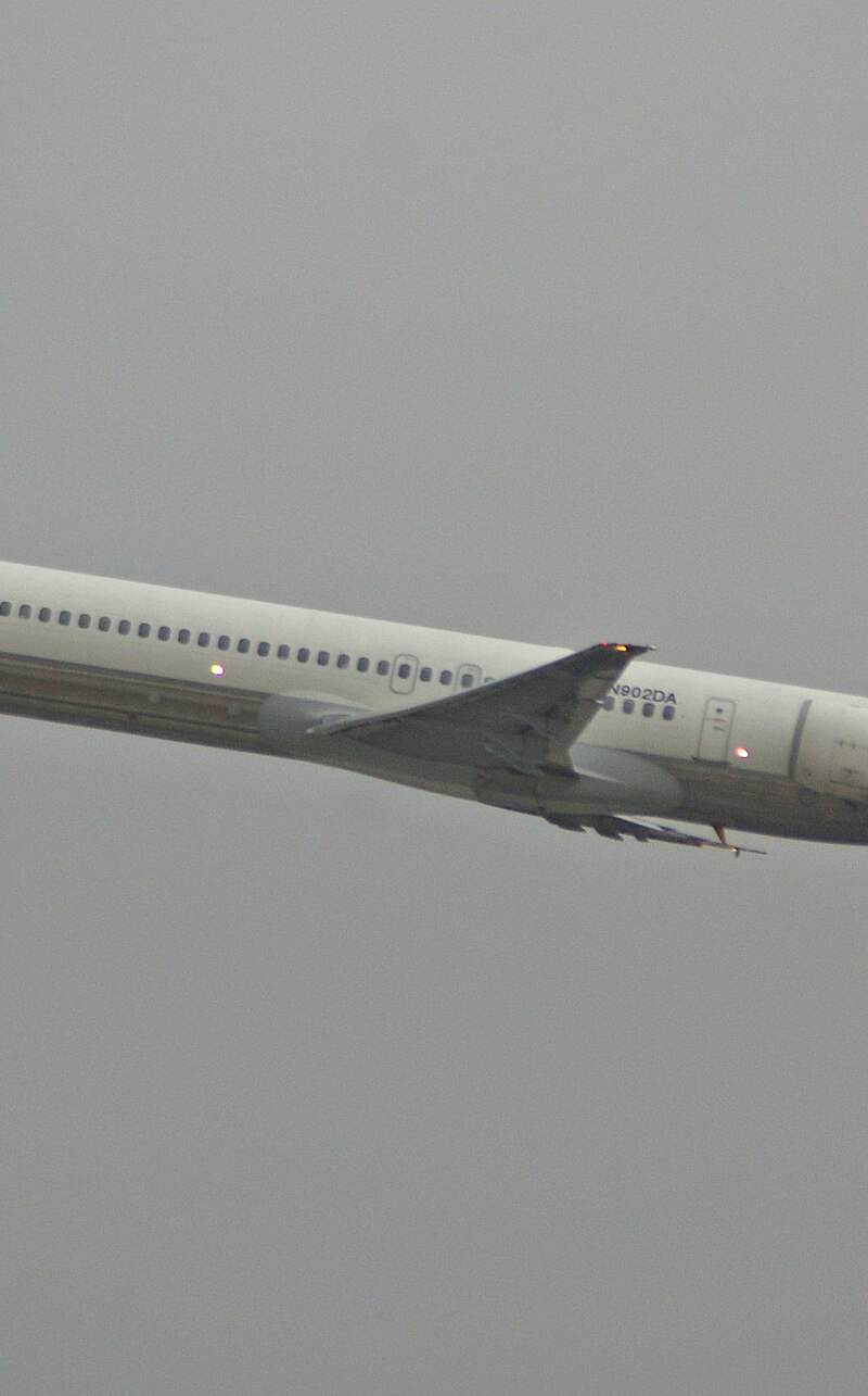 N902DA - Twin-engine aircraft
