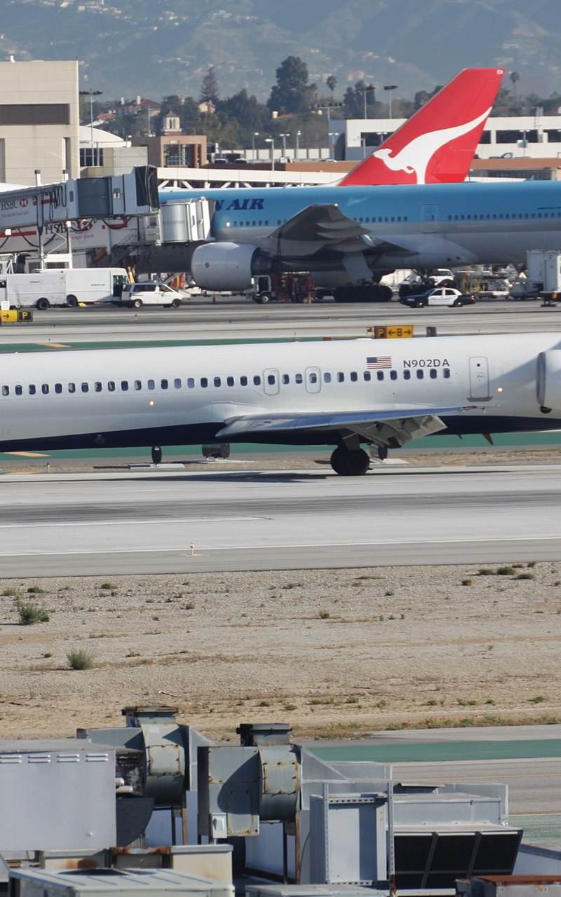 N902DA - Douglas