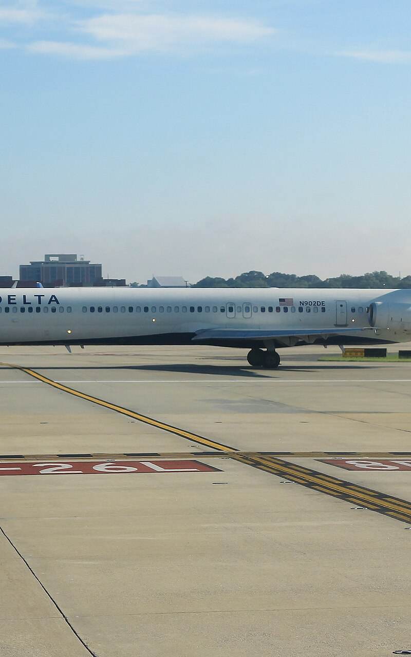 N902DE - Douglas