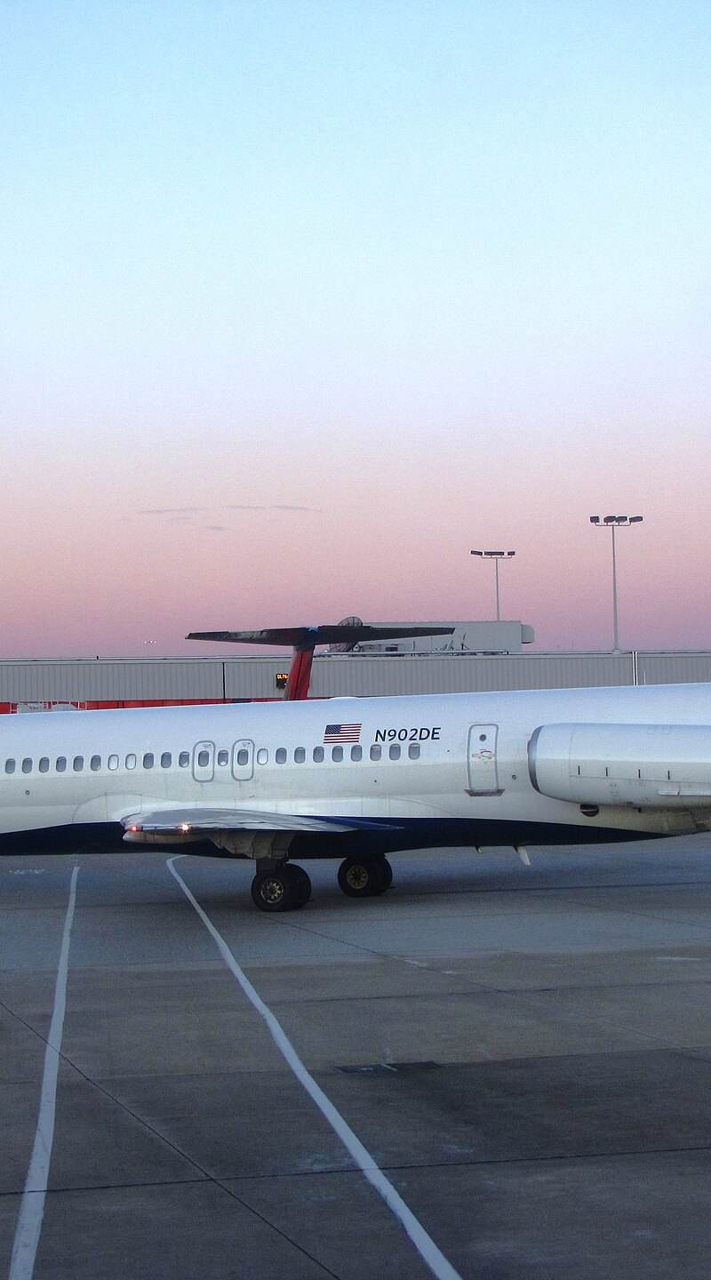 N902DE - Aircraft