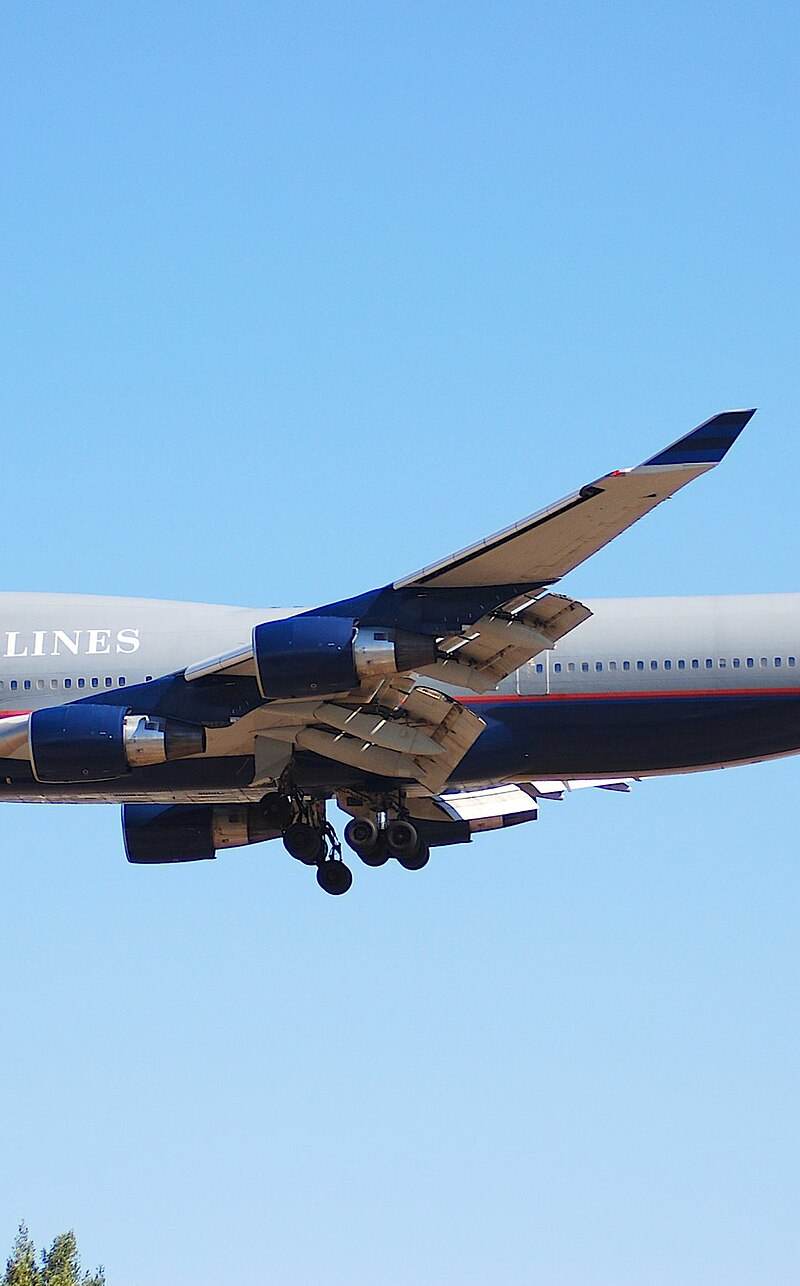 N104UA - Boeing