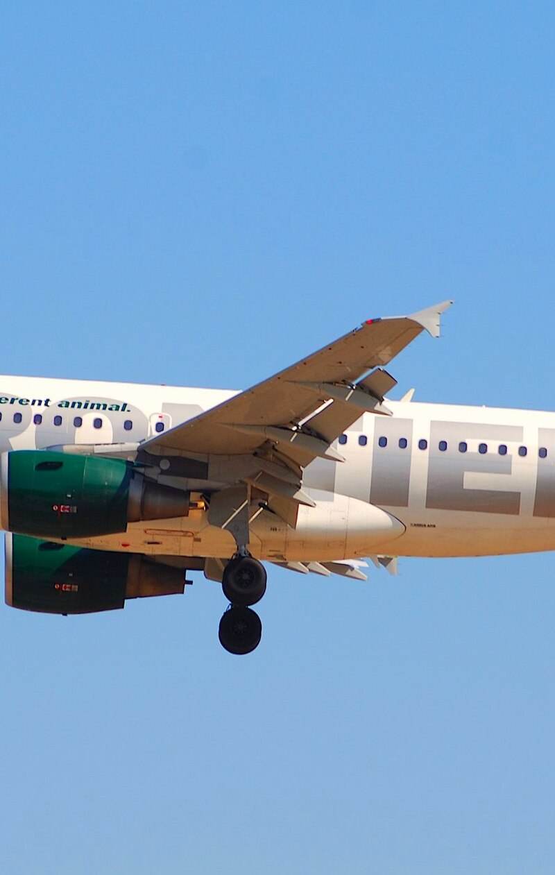 N902FR - Twin-engine aircraft