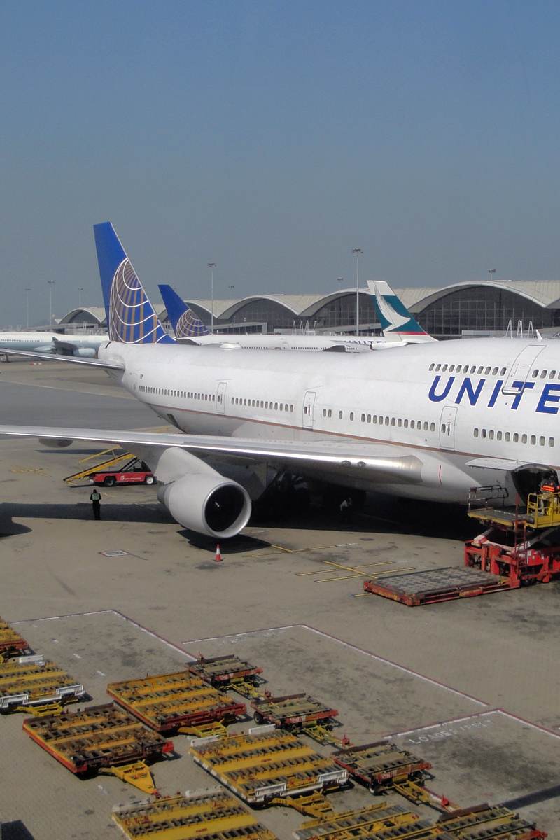 N104UA - Boeing