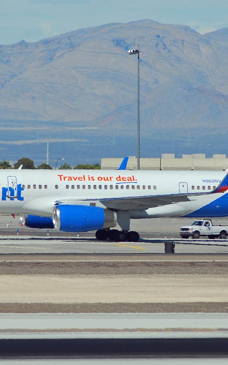 N902NV - Twin-engine aircraft