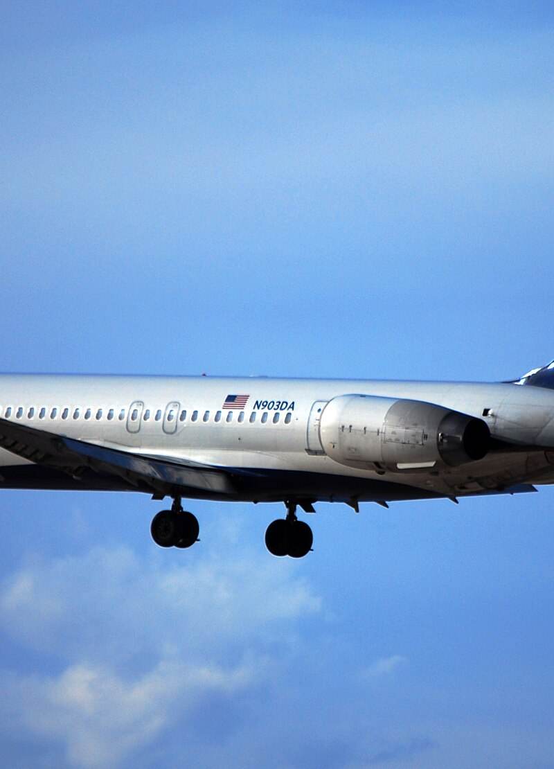N903DA - Twin-engine aircraft