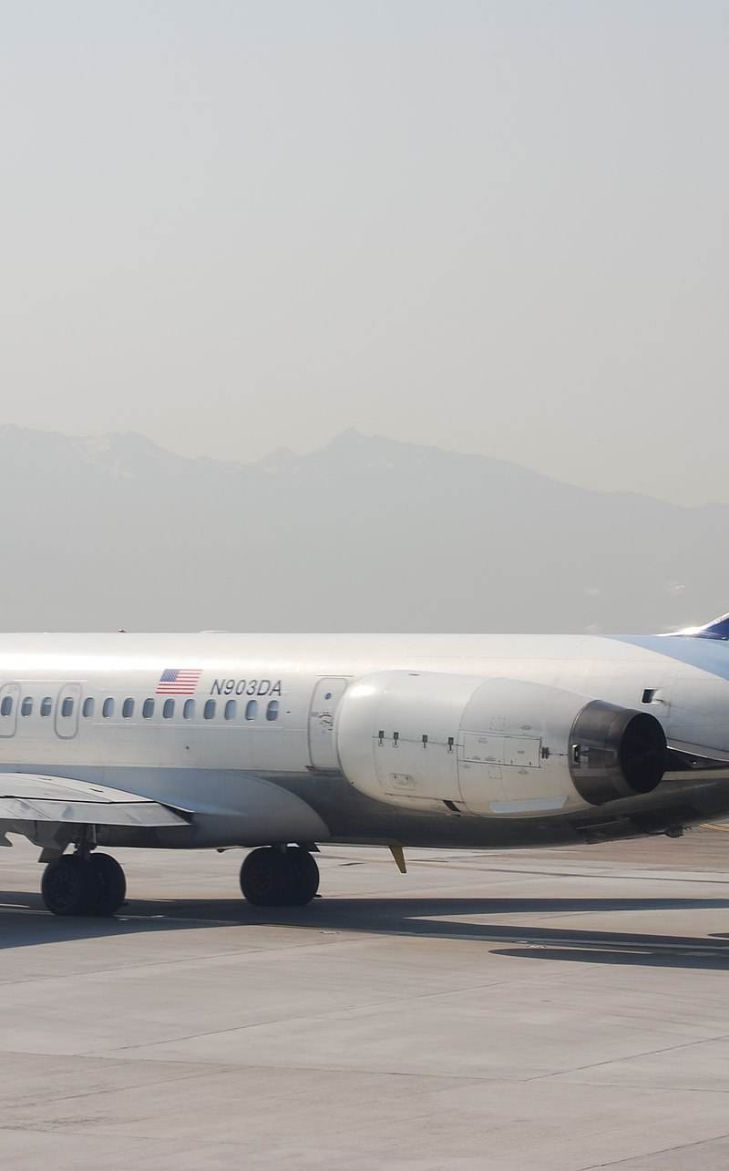 N903DA - Twin-engine aircraft