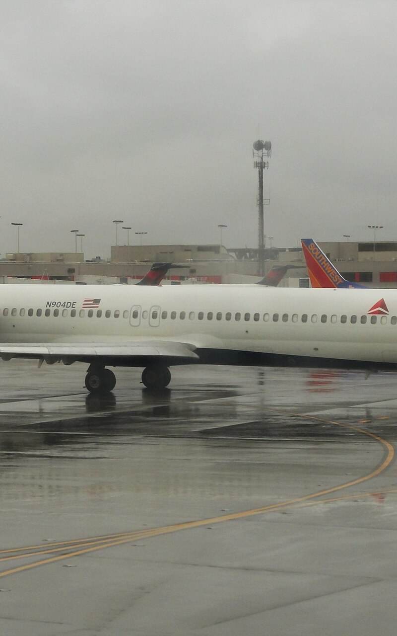 N904DE - Aircraft