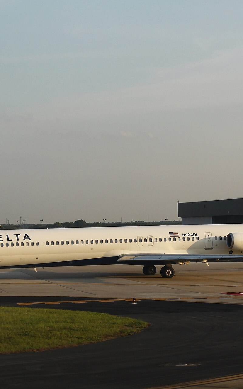 N904DL - Douglas