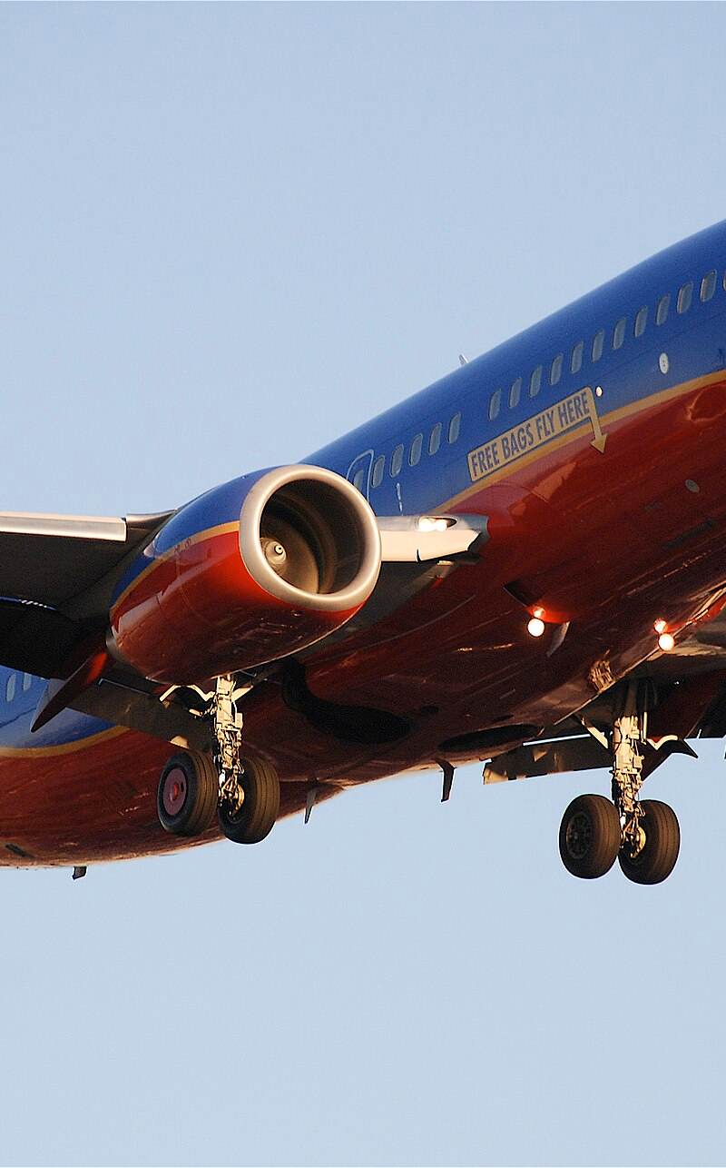 N904WN - Twin-engine aircraft