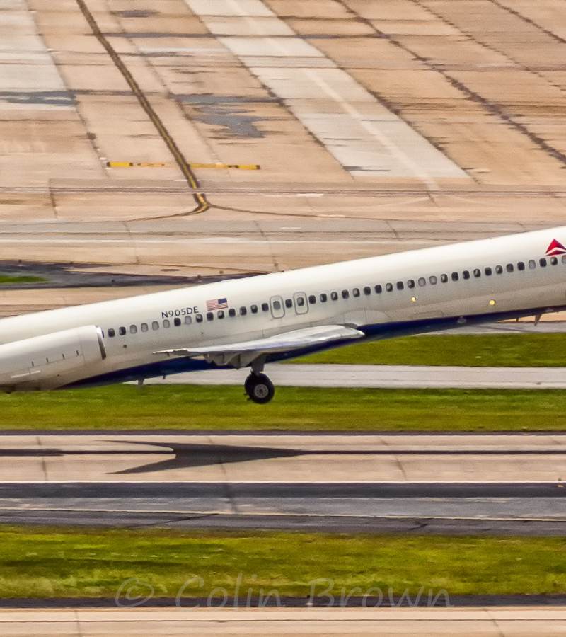 N905DE - Twin-engine aircraft