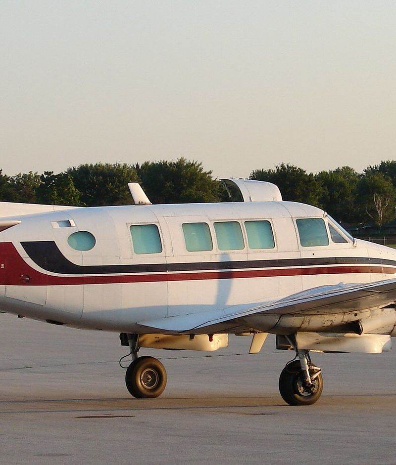 N106BA - Twin-engine aircraft
