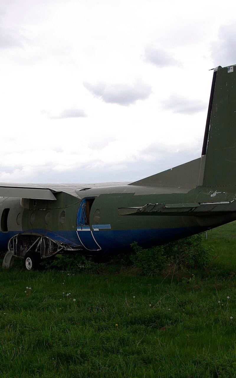 N106TA - Twin-engine aircraft