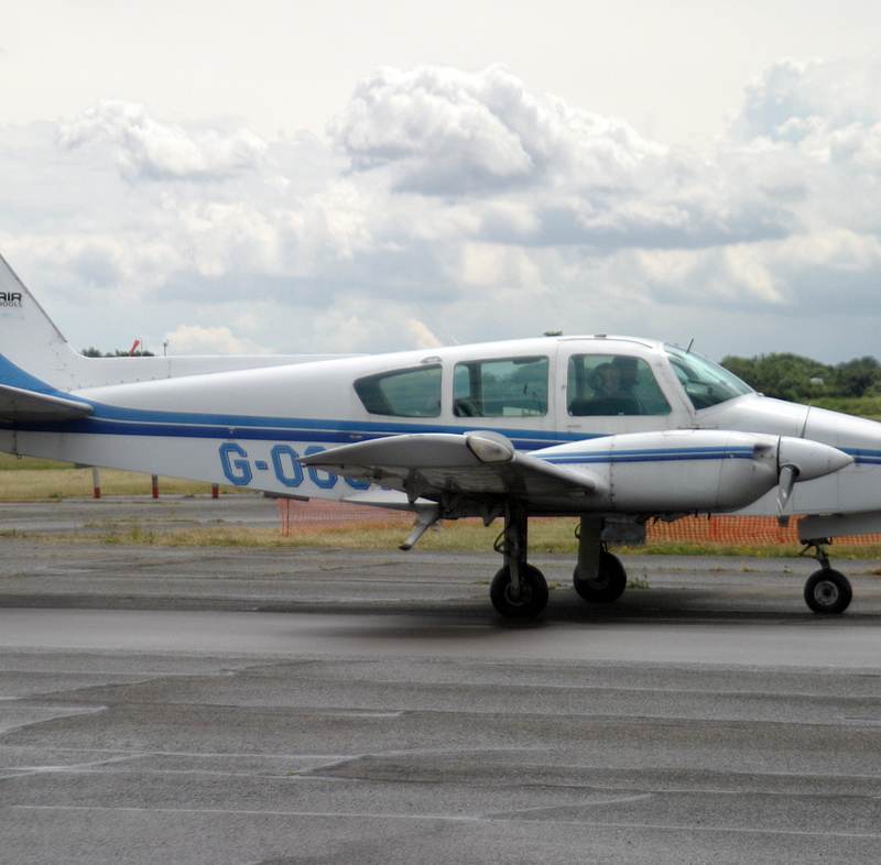 G-OOGI - Twin-engine aircraft