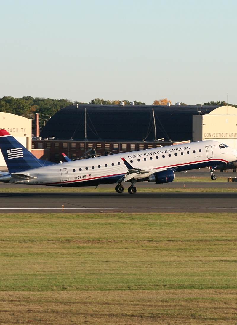N107HQ - Twin-engine aircraft