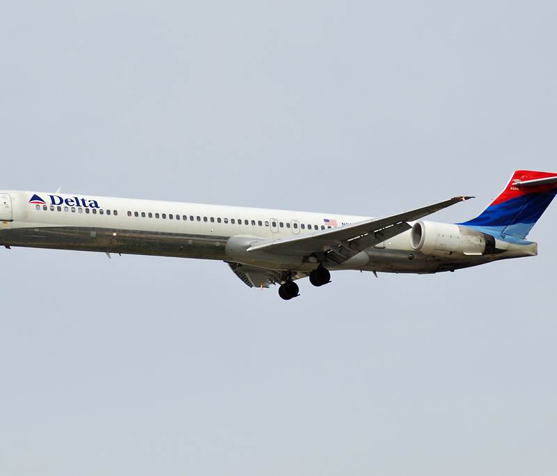 N906DA - Douglas