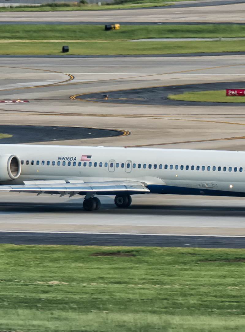 N906DA - Douglas