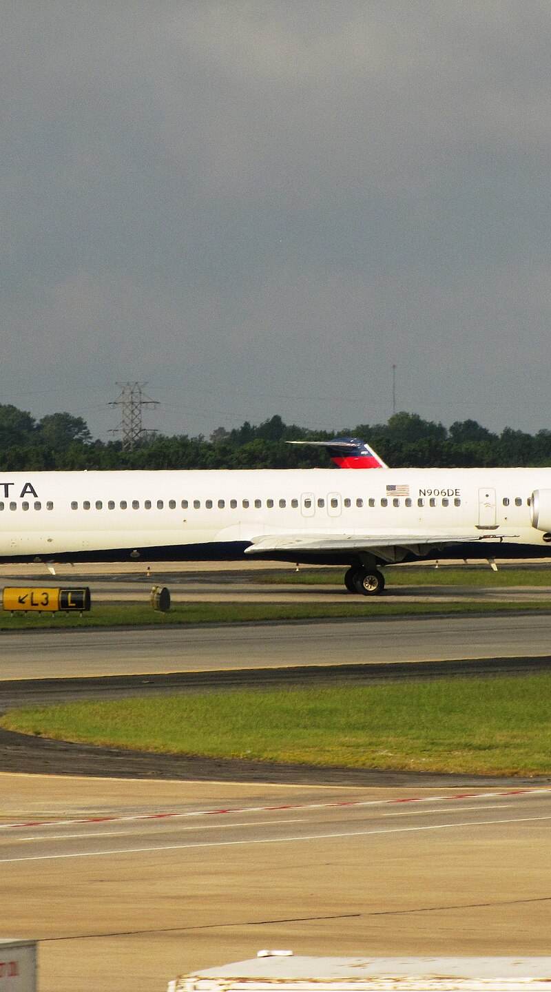 N906DE - Twin-engine aircraft