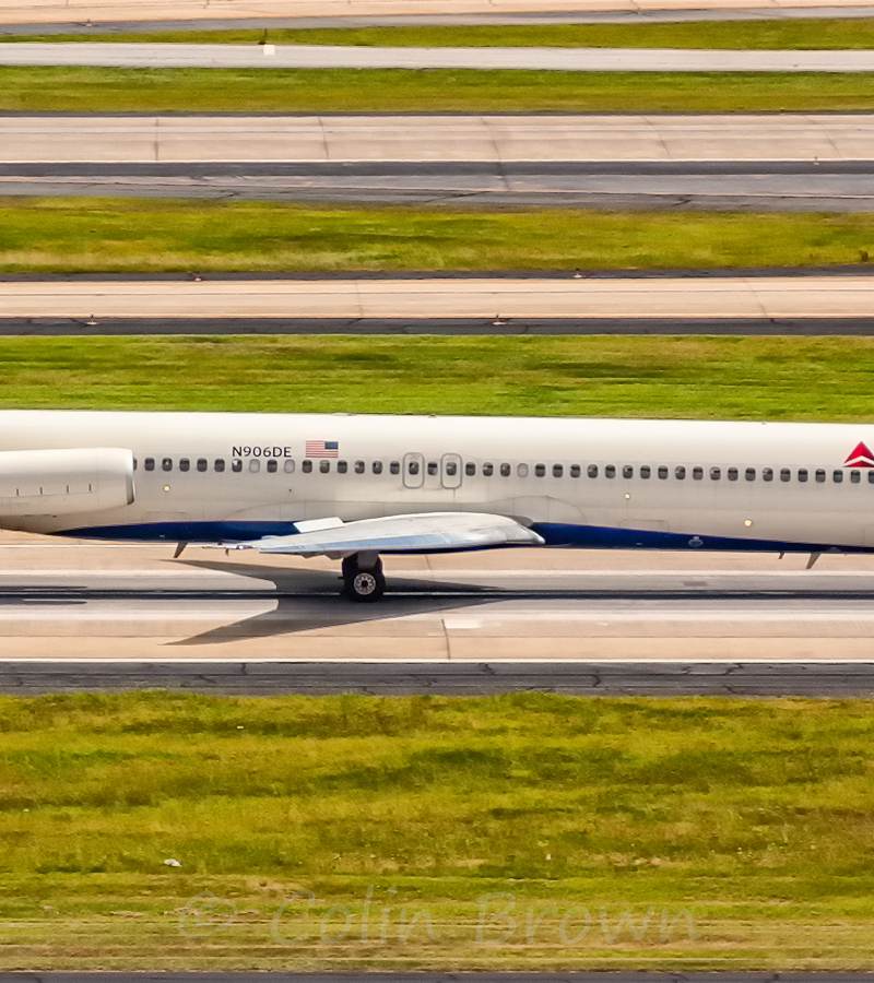N906DE - Douglas