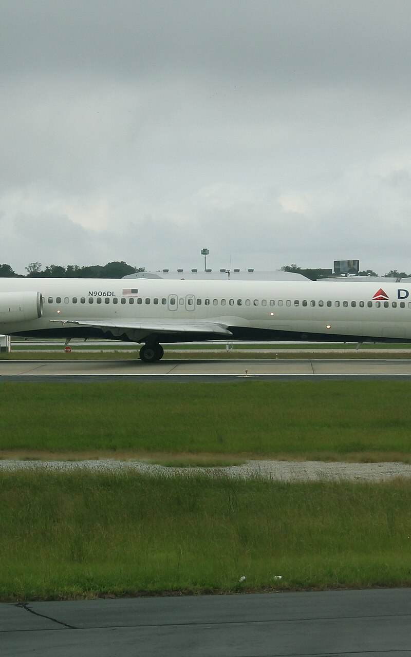 N906DL - Douglas
